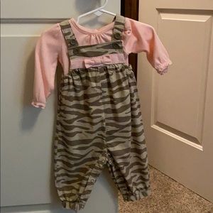 3-6 month carters outfit